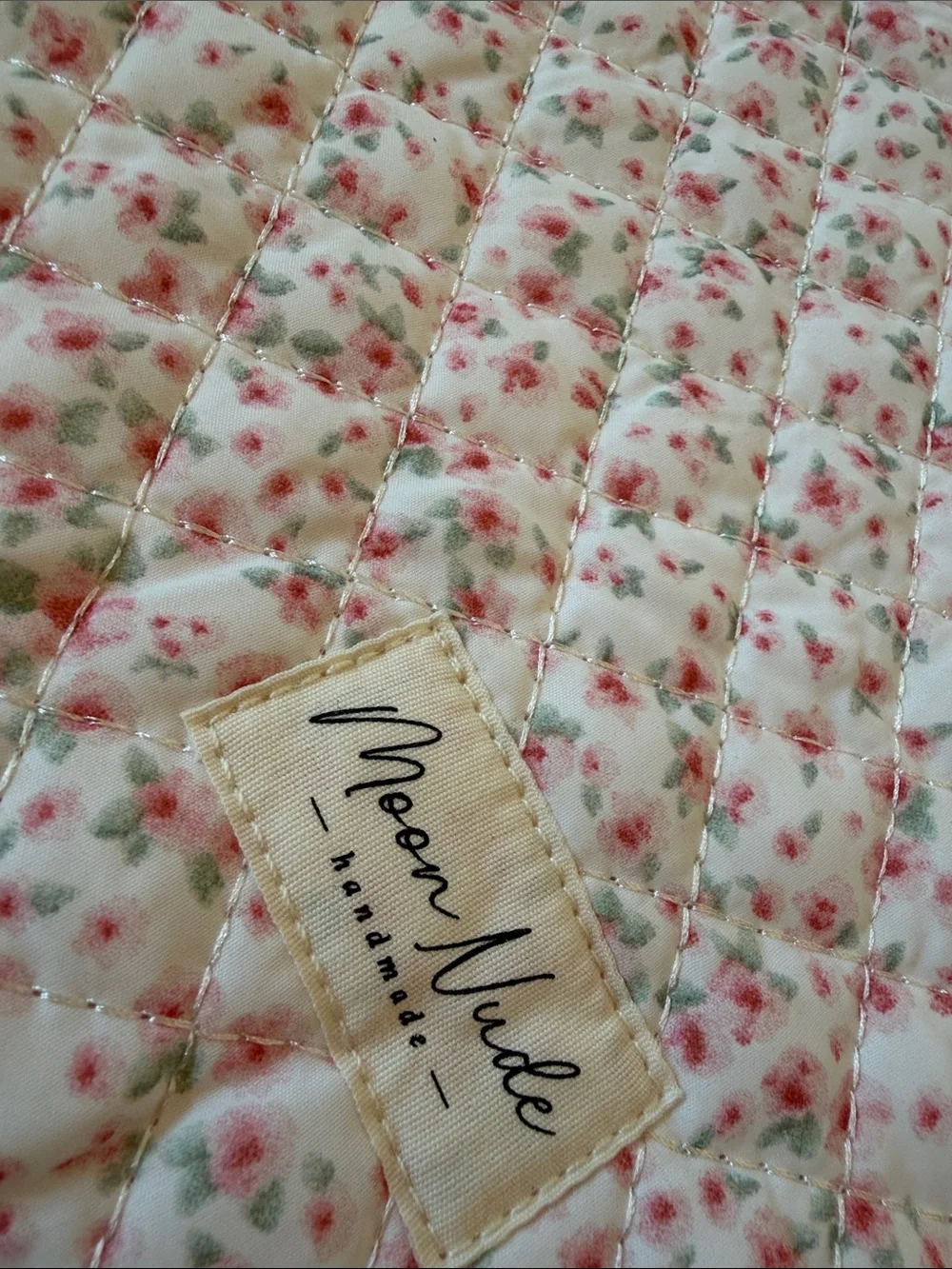 New Moon Nude Quilted Floral laptop sleeve - Pink & White